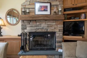 Beautiful, Bright, Cozy 3-Bedroom Townhouse - Image 3