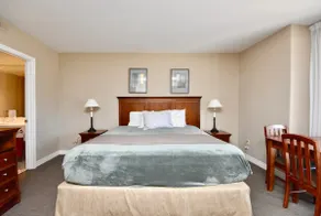 Relaxing 2BR Retreat at Carriage Hills - Image 5
