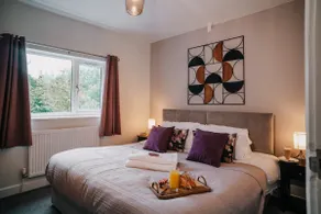 Spacious 4-bed Ample Parking Fast WiFi Contractor Family Friendly - Image 3
