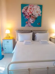 Nana's Luxury House - Image 3