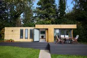 Modern Surrey Hills Guest House - Image 2