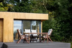 Modern Surrey Hills Guest House - Image 3