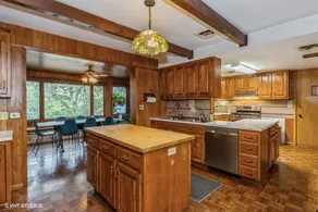 Manville Heights Gem – Near UIHC, Kinnick, Campus - Image 5