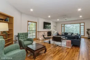 Manville Heights Gem – Near UIHC, Kinnick, Campus - Image 2