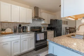 Charming 2BR Townhouse in Fenton, MI - Image 5