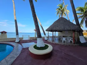 Beautiful oceanfront apartment - Image 4