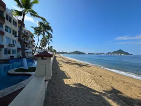 Beautiful oceanfront apartment - Image 3