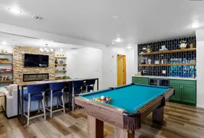 7-Bed Lake Retreat w/ Hot Tub & 5 mins to Wisp Ski - Image 4