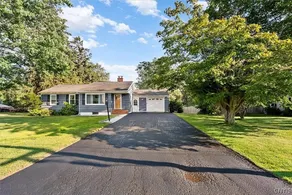 Elegant 3-bedroom Home in Cicero - Image 2