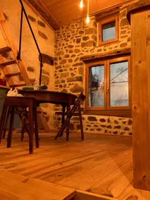 Small medieval triplex house - Image 2
