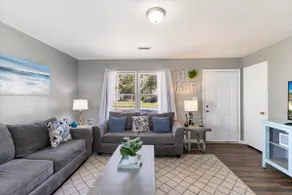 Rural Conveniently Located Stay: Up to 6 Guests - Image 3