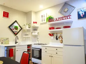 Swanky Suite-Stylish 1BR Escape, Historic District - Image 5