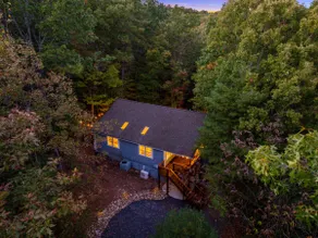 Spacious Getaway: Nature, HotTub, GameRoom & Dogs - Image 2
