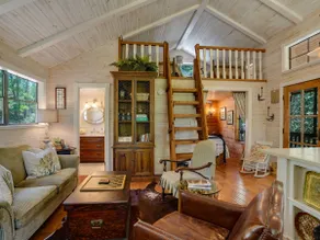 Piney Woods Cabin on 20 Acres/Close to Round Top - Image 2