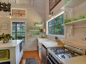 Piney Woods Cabin on 20 Acres/Close to Round Top - Image 5