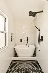 Modern 4BR Gem|Rain Shower & Deep Soaking Tub - Image 2