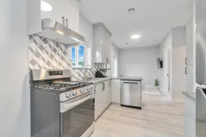 Charming 2BR Lane Way Home - Image 2