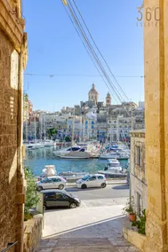 Lovely traditional 4BR Townhouse in charming Isla by 360 Estates - Image 3