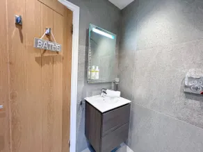 The Hideaway - Perfect couples retreat with Free parking on driveway - Image 4
