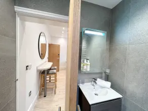 The Hideaway - Perfect couples retreat with Free parking on driveway - Image 5
