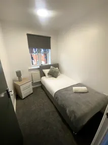Dovefield House - Modern 3 Bed Home from Home - Alton Towers, Uttoxeter Races - Image 4