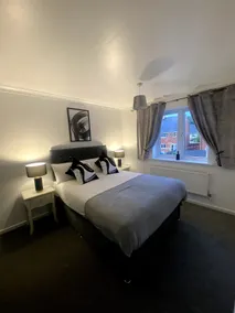 Dovefield House - Modern 3 Bed Home from Home - Alton Towers, Uttoxeter Races - Image 3