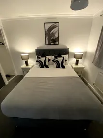 Dovefield House - Modern 3 Bed Home from Home - Alton Towers, Uttoxeter Races - Image 2