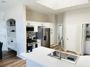 Modern cozy home! - Image 4