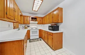 Coastal Getaway Near the FL Keys - Image 4