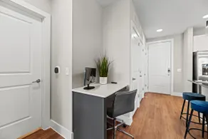 Elegant King Bed Apt w/ Pool + Gym + Free Parking - Image 4