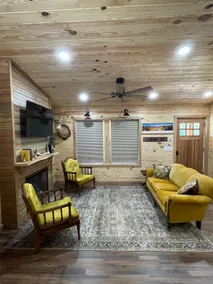 The Cabin in the Oakes - Image 3