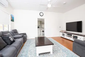 10 Wallis street - Image 3