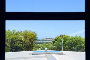 Saltaire Luxurious Beach House with Breath-taking Views - Image 3