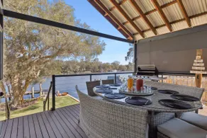 Luxury Riverside Escape with Private Jetty - Image 4