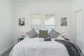 King Beds+Pet Friendly | Near Downtown & Tigertown - Image 4
