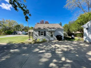 Cozy 2 bedroom on quiet street. - Image 2