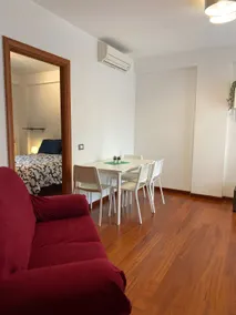 Apartment with hot tub - Image 3