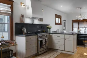 The Auburn Place: Cozy 3BR Home in Wauwatosa - Image 3