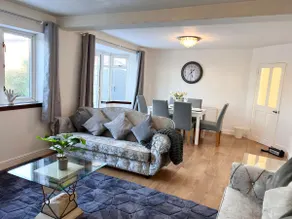 Rose House- 6 bedrooms-12 guests - Image 2