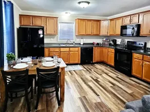 Relaxing getaway comfy queen beds fast WiFi 2 bed - Image 4