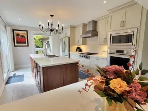 Charming and Peaceful Retreat with Hot Tub - Image 3