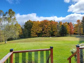 Charming and Peaceful Retreat with Hot Tub - Image 4