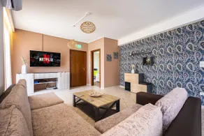 Komis House - Cozy Stay near Metro - Image 2