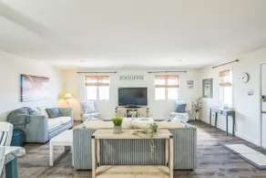 Castaway Cove Cottage - Image 2