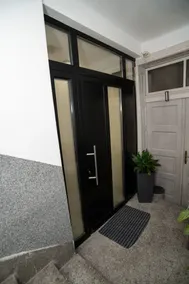 Minimal Design Apartment • Walk to Center - Image 5