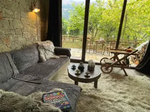 Pinecone Lodge, Eptalofos River Garden Chalet - Image 3
