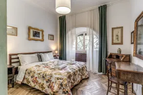 Elegant Historic apt |5 Min to Metro | trendy area - Image 2