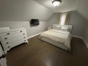 Cozy 3BR Home Near Chicago - Image 5