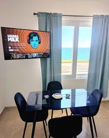 Cozy apartment on a 2nd floor close to beaches, restaurants, shopping, and more - Image 4