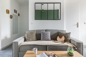 Bright one-bedroom apartment • 30 min to Lyon • Wi-Fi & Parking - Image 4